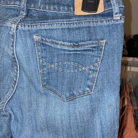 A&F Emma Low Rise Jeans - Picture 10 of 15